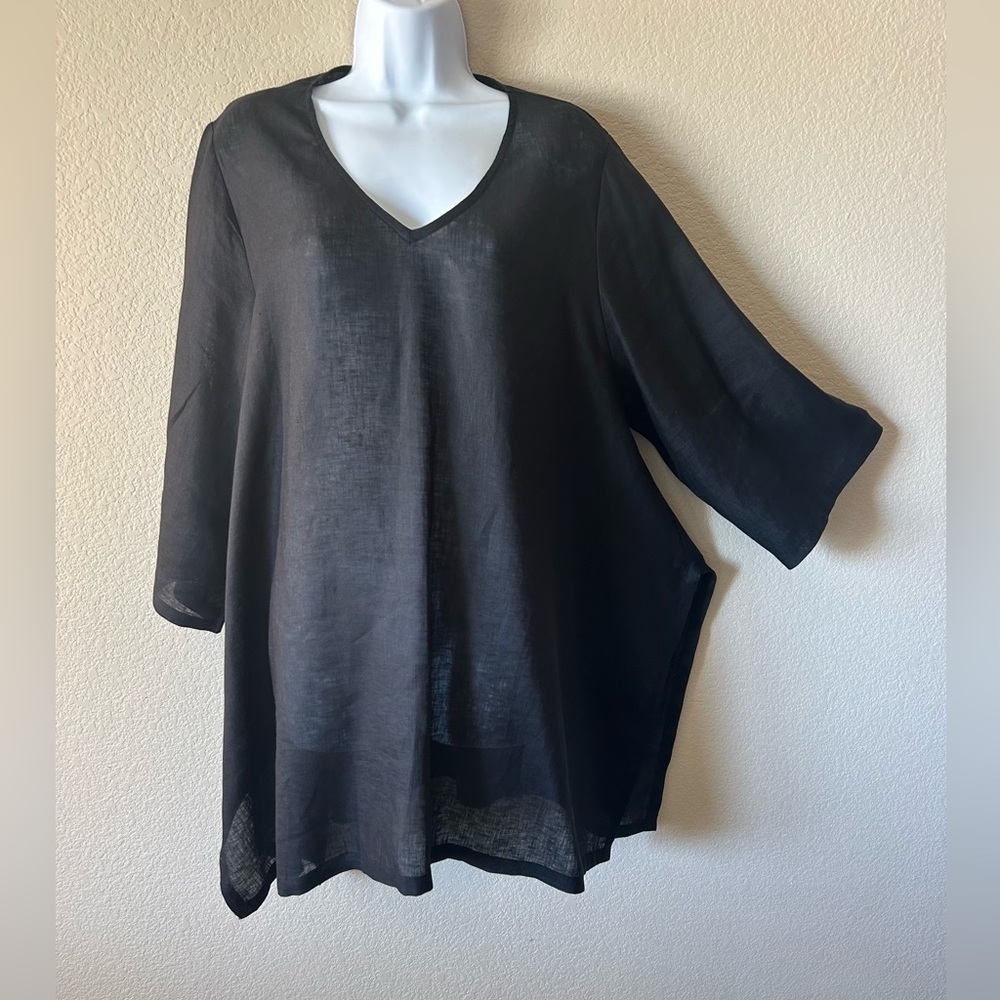 60*. MOTION Women’s Linen Black Tunic Top - 3/4 Sleeve, V-Neck